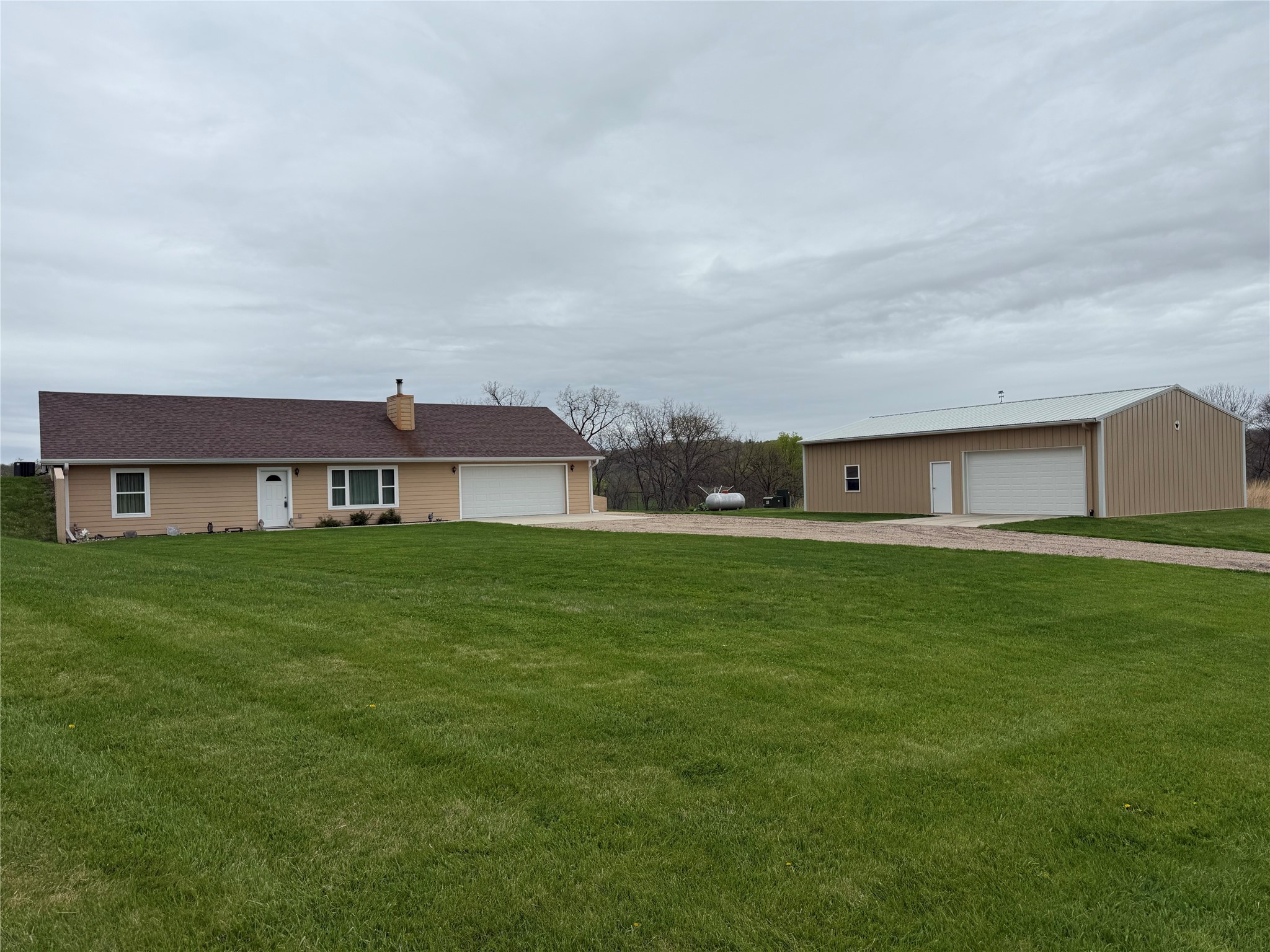 3175 Pheasant Run Trail, Peru, Iowa image 1