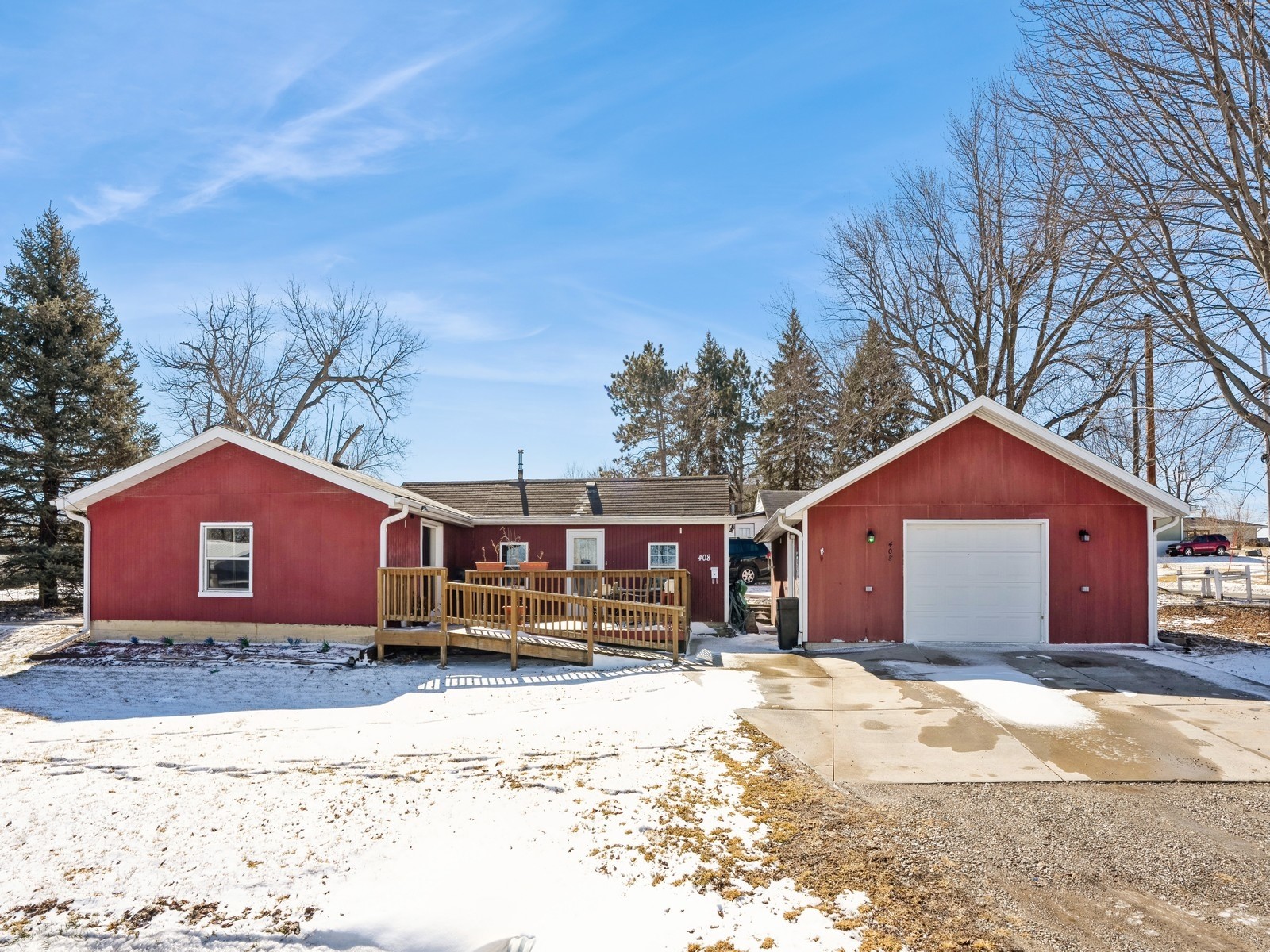 408 E 12th Street, Newton, Iowa image 2