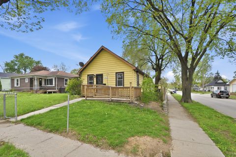 Homes For Sale - 2401 Maple Street<br/> Des Moines, IA 50317