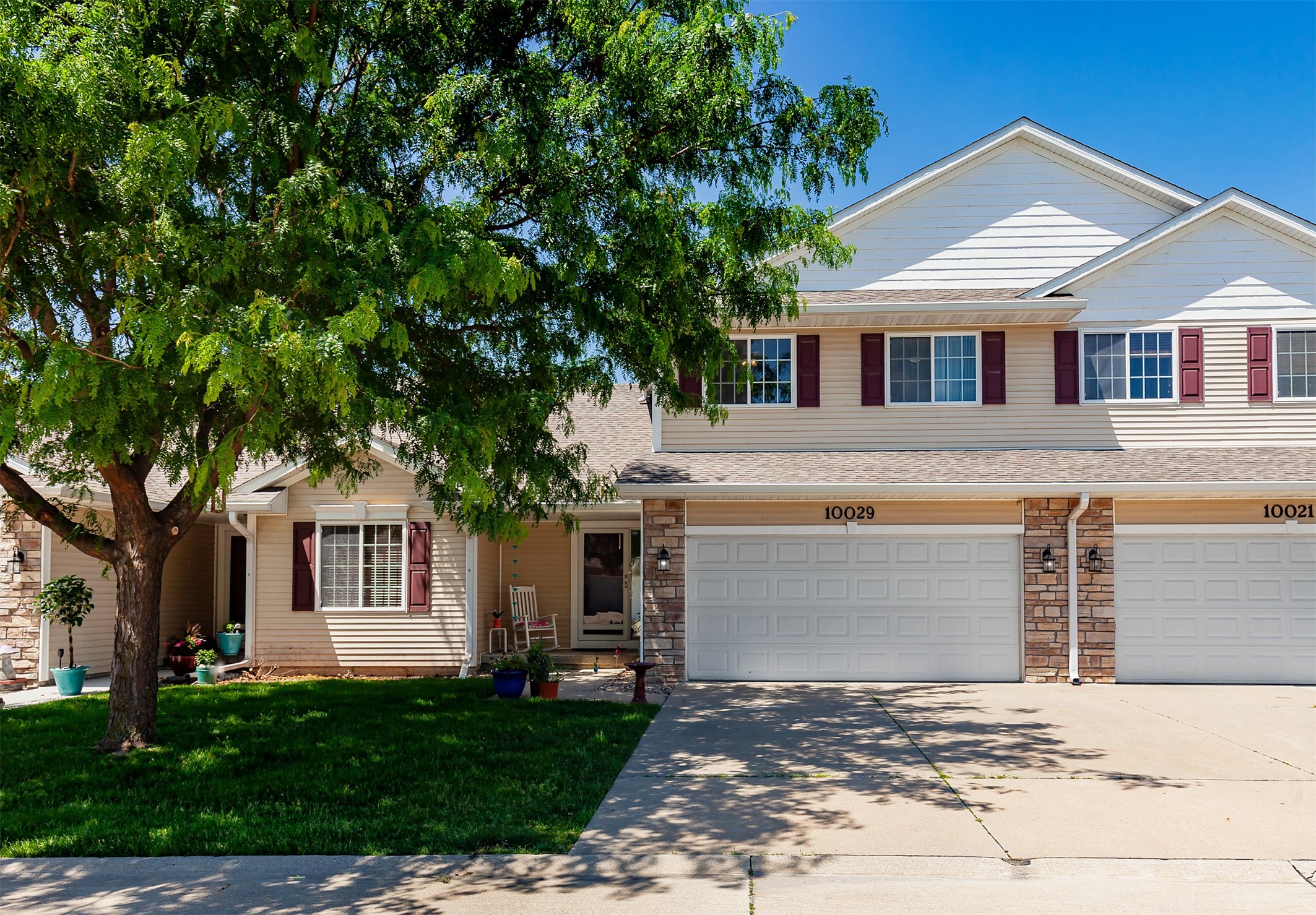 10029 Bayern Lane