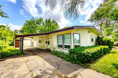 Homes For Sale - 2507 E Tiffin Avenue<br/> Polk County, Des Moines, IA 50317
