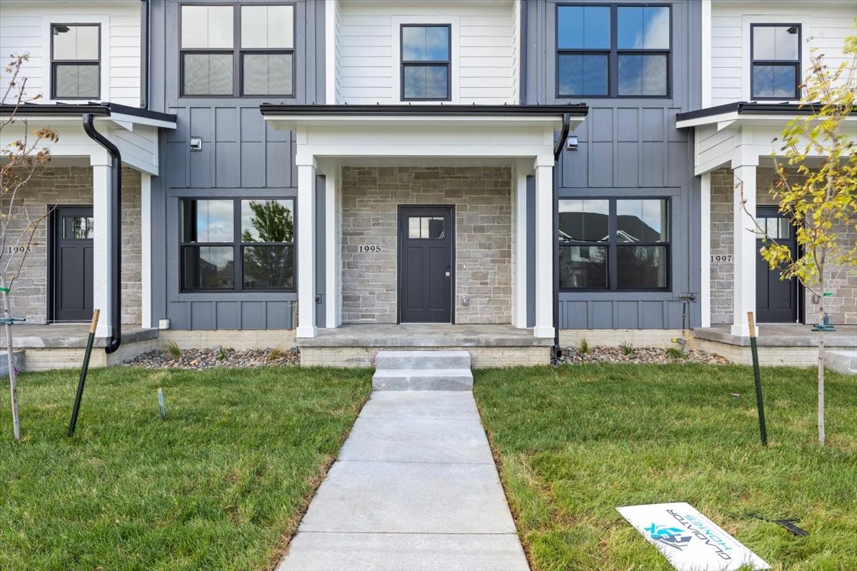 1995 S Warrior Lane, Waukee, Iowa image 2