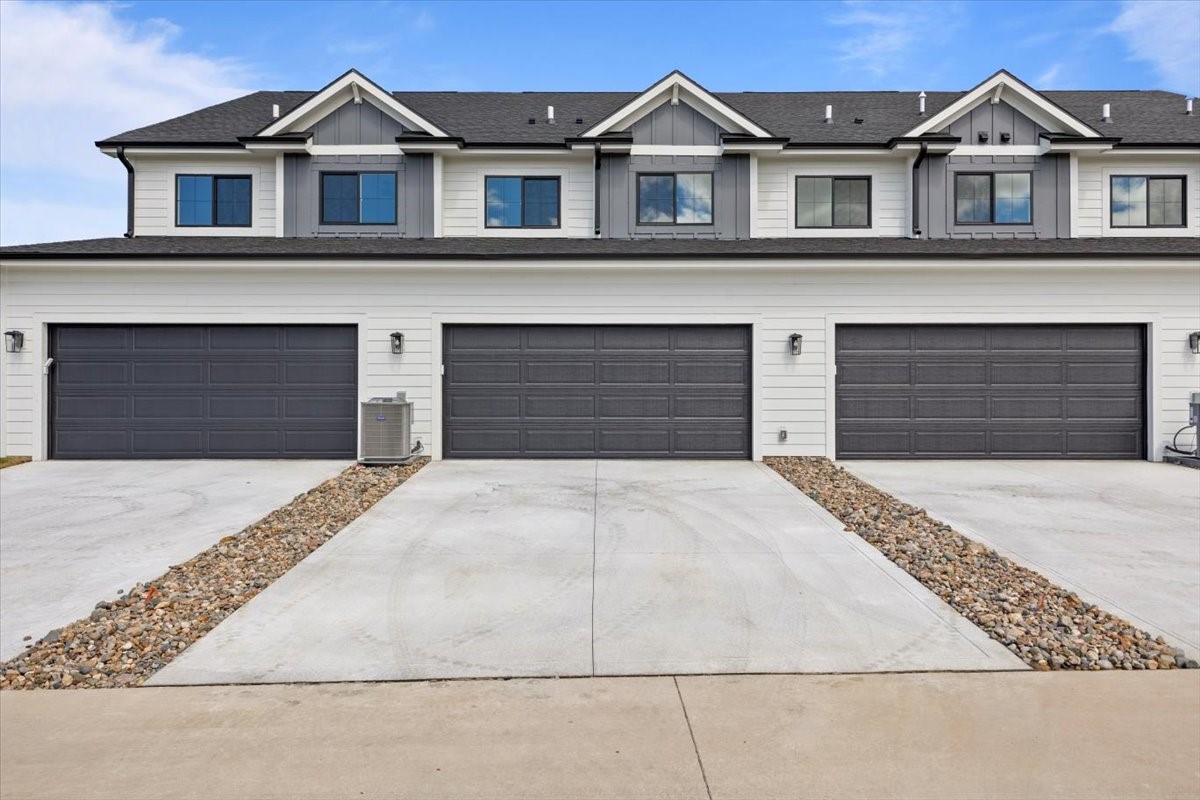 1995 S Warrior Lane, Waukee, Iowa image 5