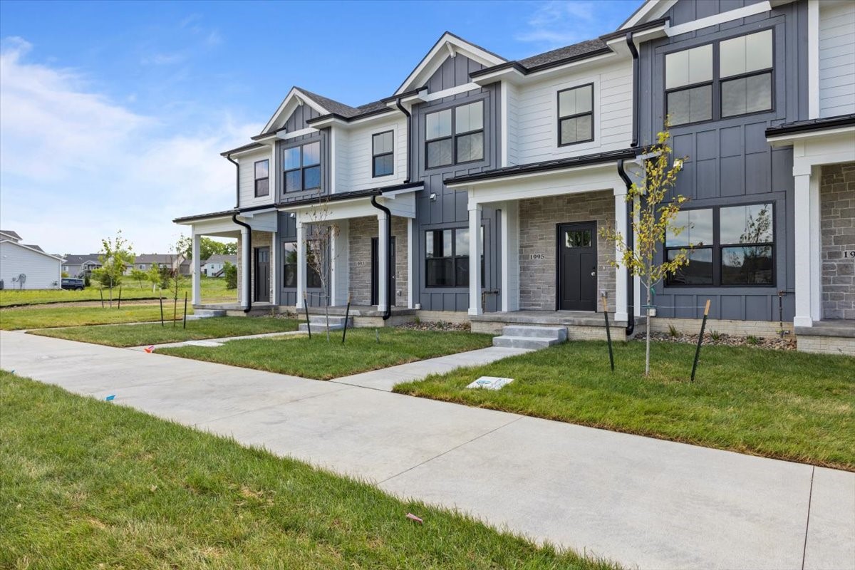 1995 S Warrior Lane, Waukee, Iowa image 3