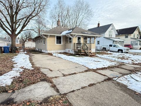2127 E 13th Street Des Moines IA 50316