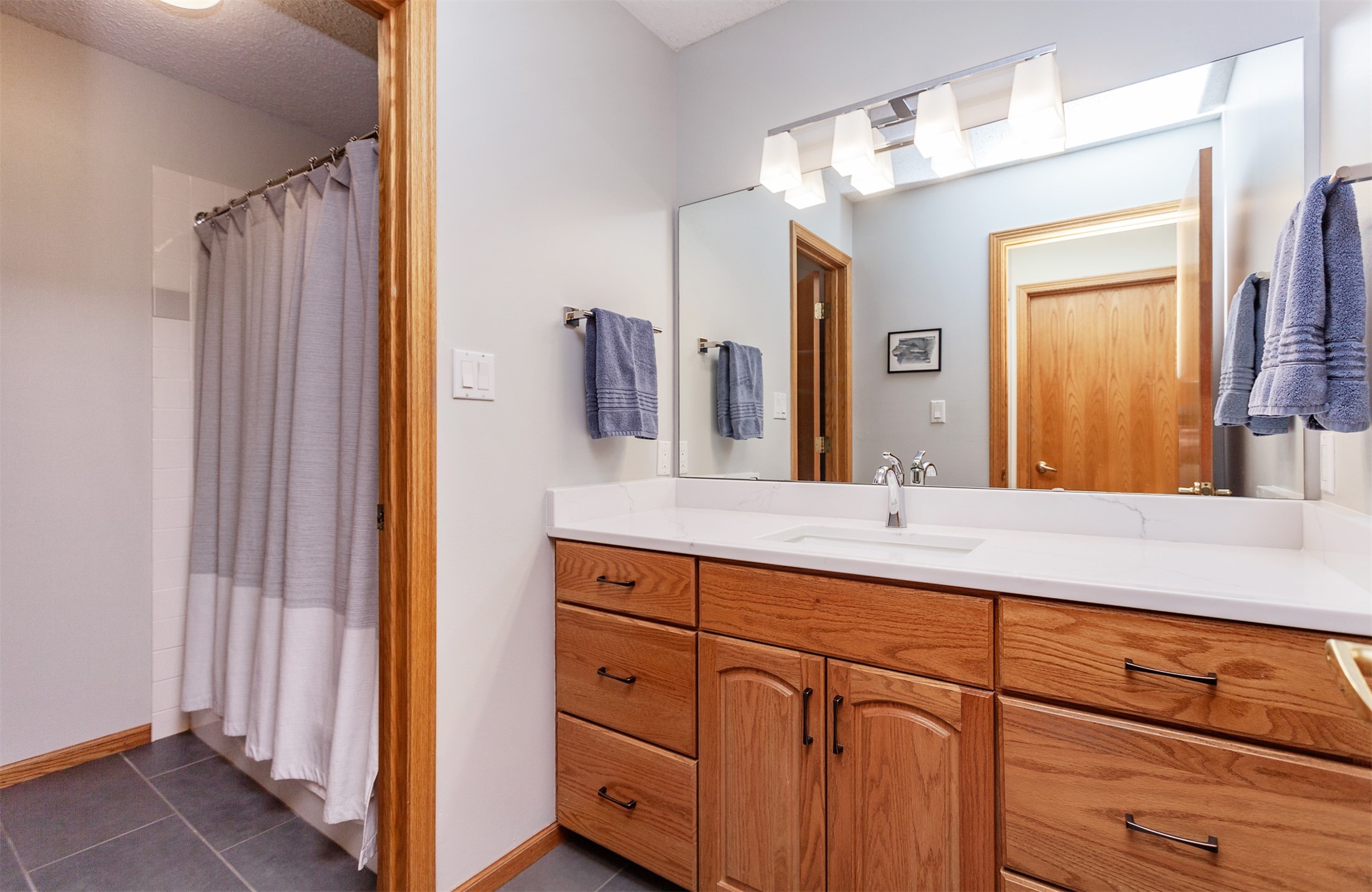 10856 Hazelwood Drive, Clive, Iowa image 25