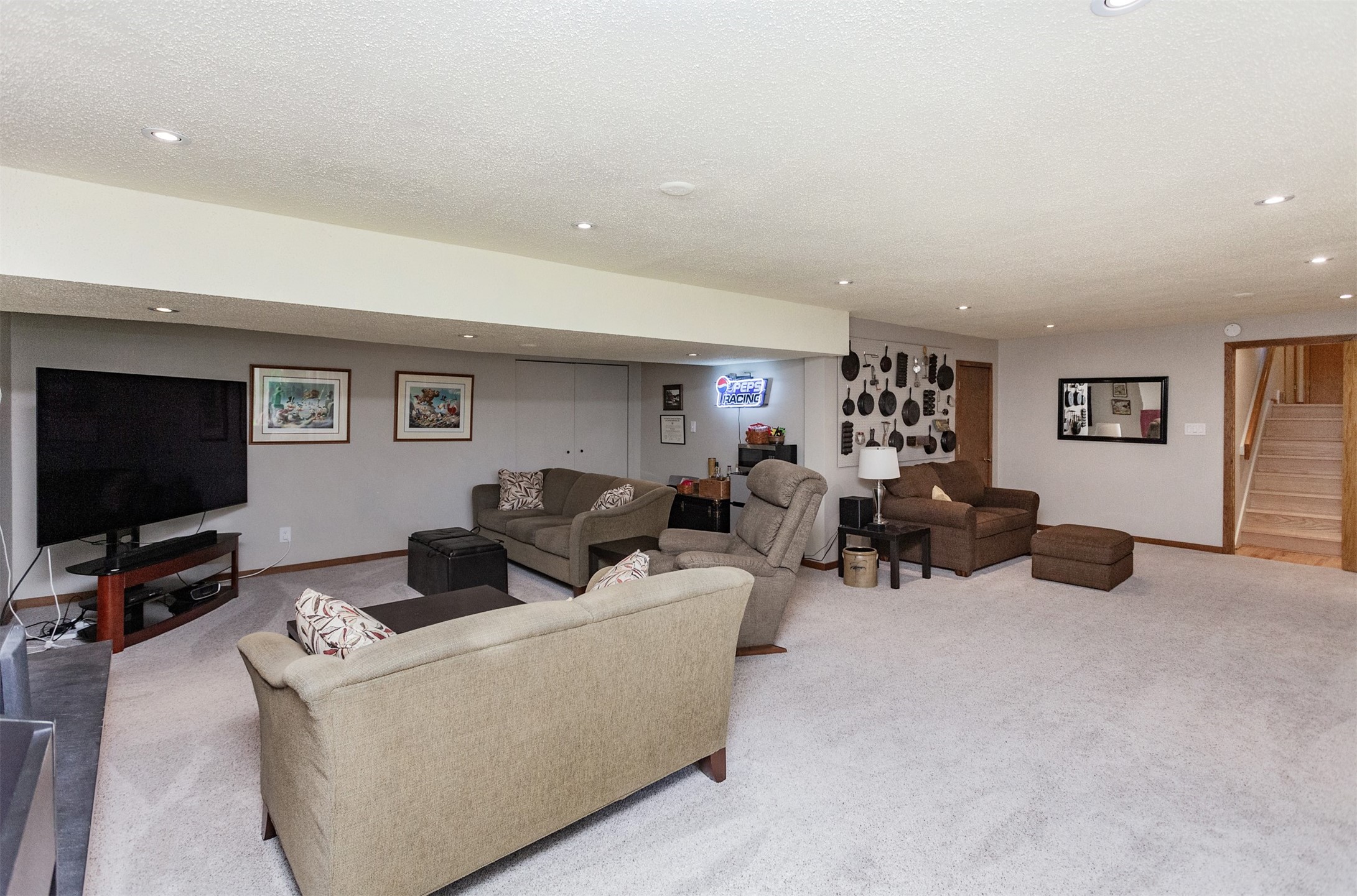 10856 Hazelwood Drive, Clive, Iowa image 23