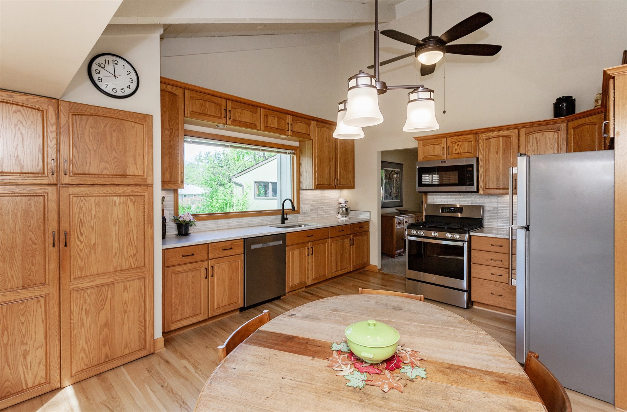 10856 Hazelwood Drive, Clive, Iowa image 11