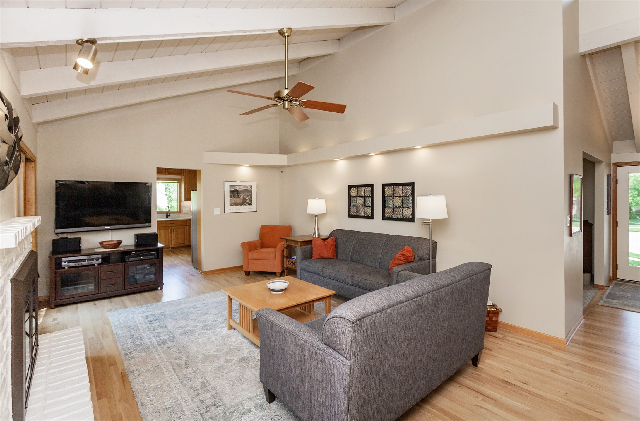 10856 Hazelwood Drive, Clive, Iowa image 17