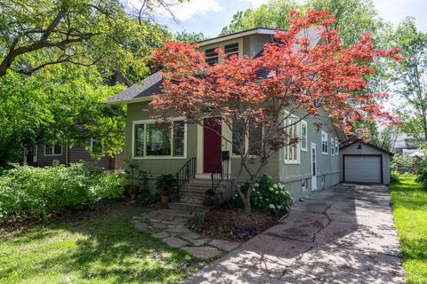 Single Family Residence in Des Moines IA 1332 45th Street.jpg