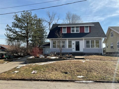 Homes For Sale - 111 S 4th Avenue<br/> Jasper County, Newton, IA 50208