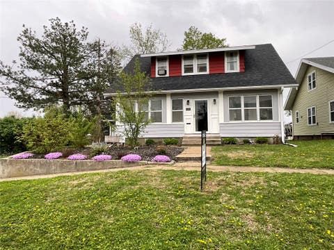 Homes For Sale - 111 S 4th Avenue<br/> Jasper County, Newton, IA 50208