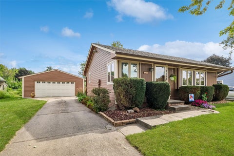 Homes For Sale - 1305 NW Applewood Street<br/> Polk County, Ankeny, IA 50023