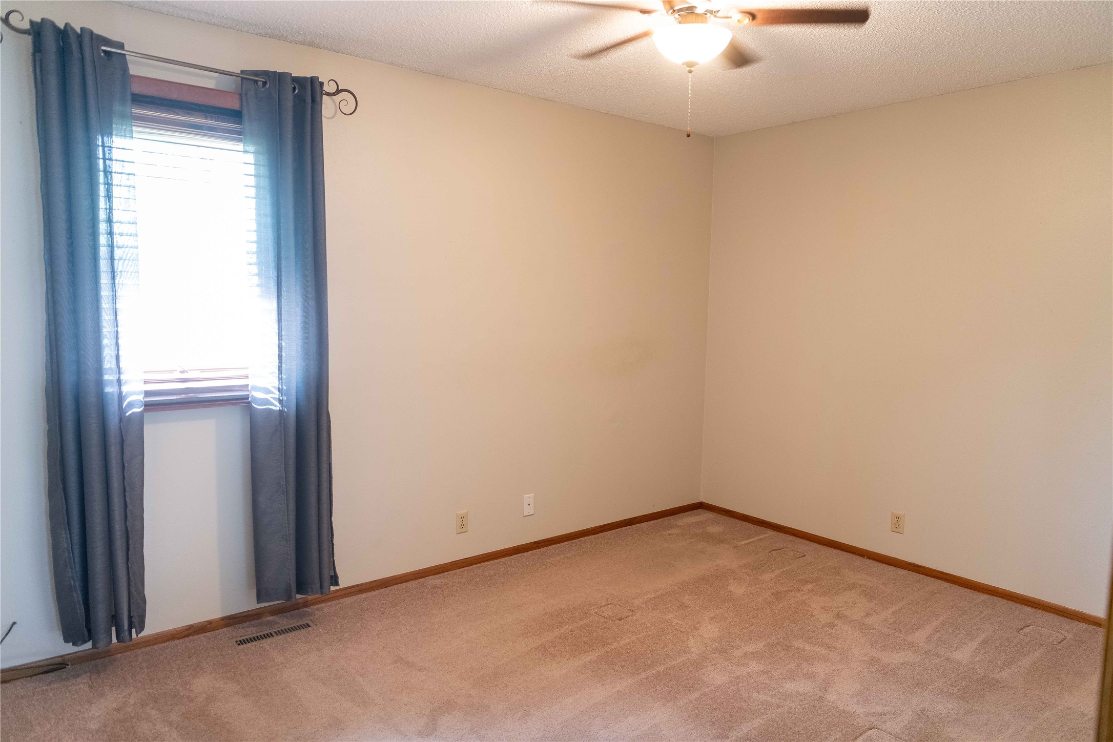 1546 W 4th Street, Pella, Iowa image 19