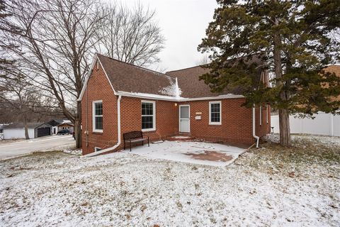 1102 67th Street Windsor Heights IA 50324
