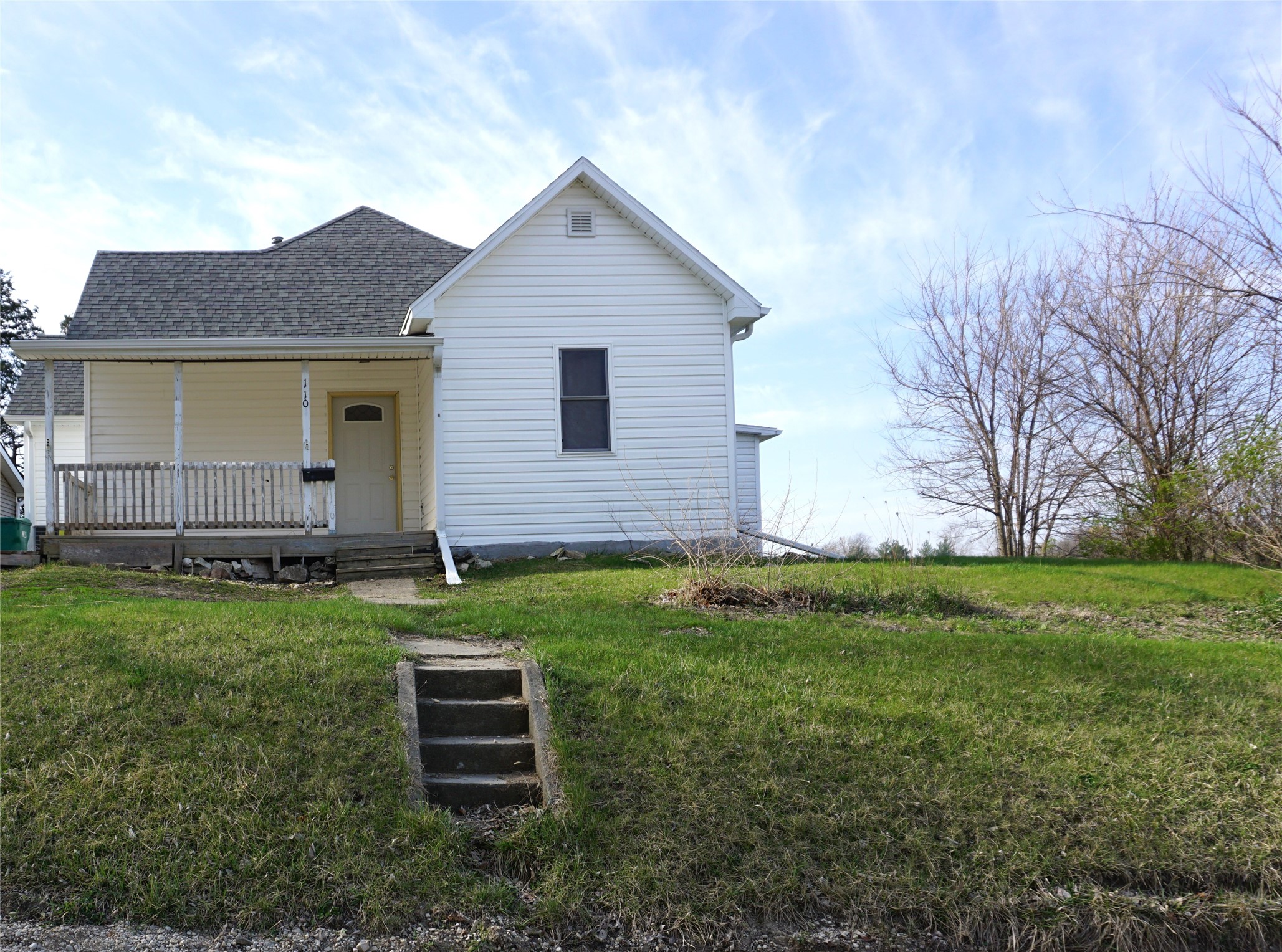 110 E Grade Street, Winterset, Iowa image 2