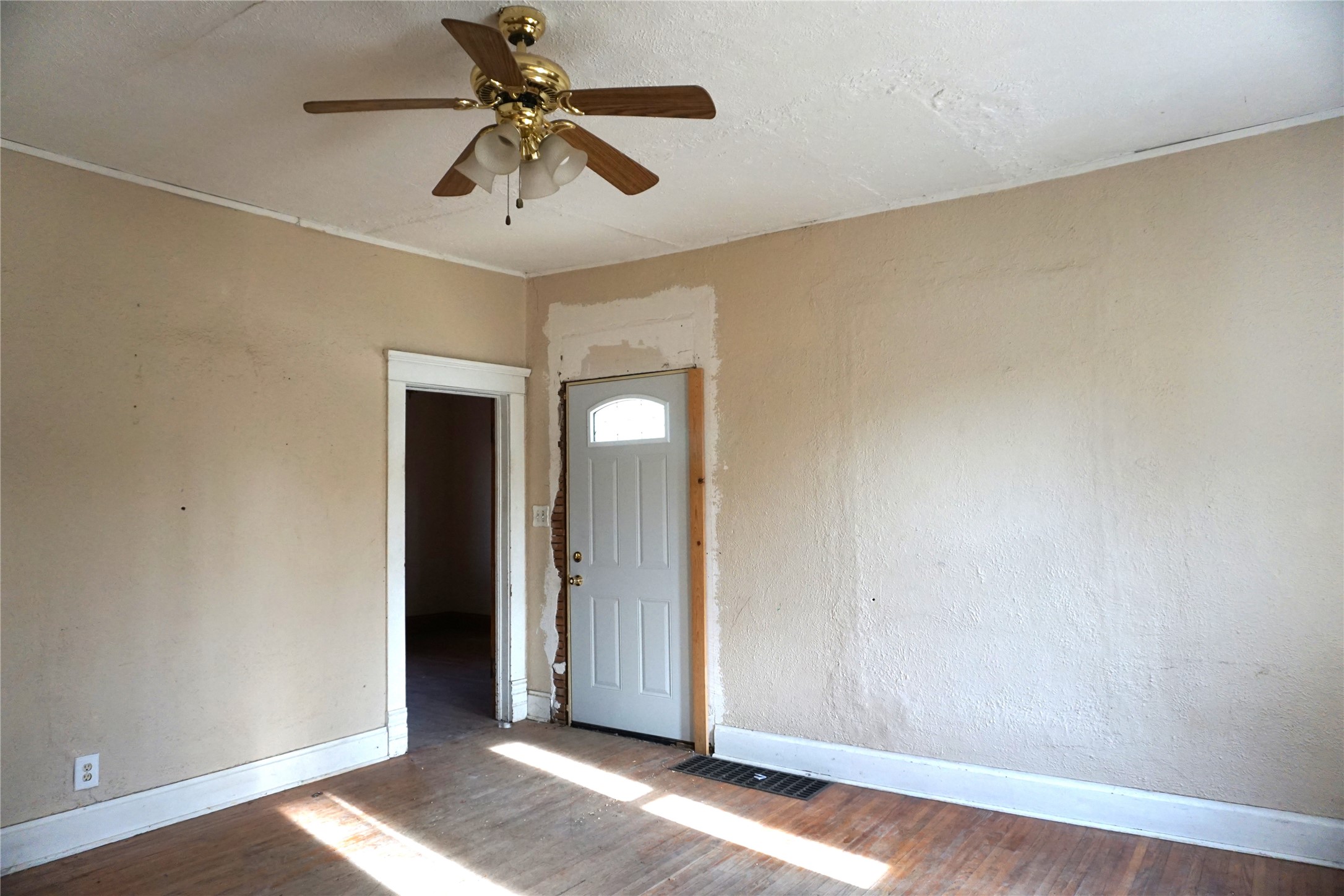 110 E Grade Street, Winterset, Iowa image 7