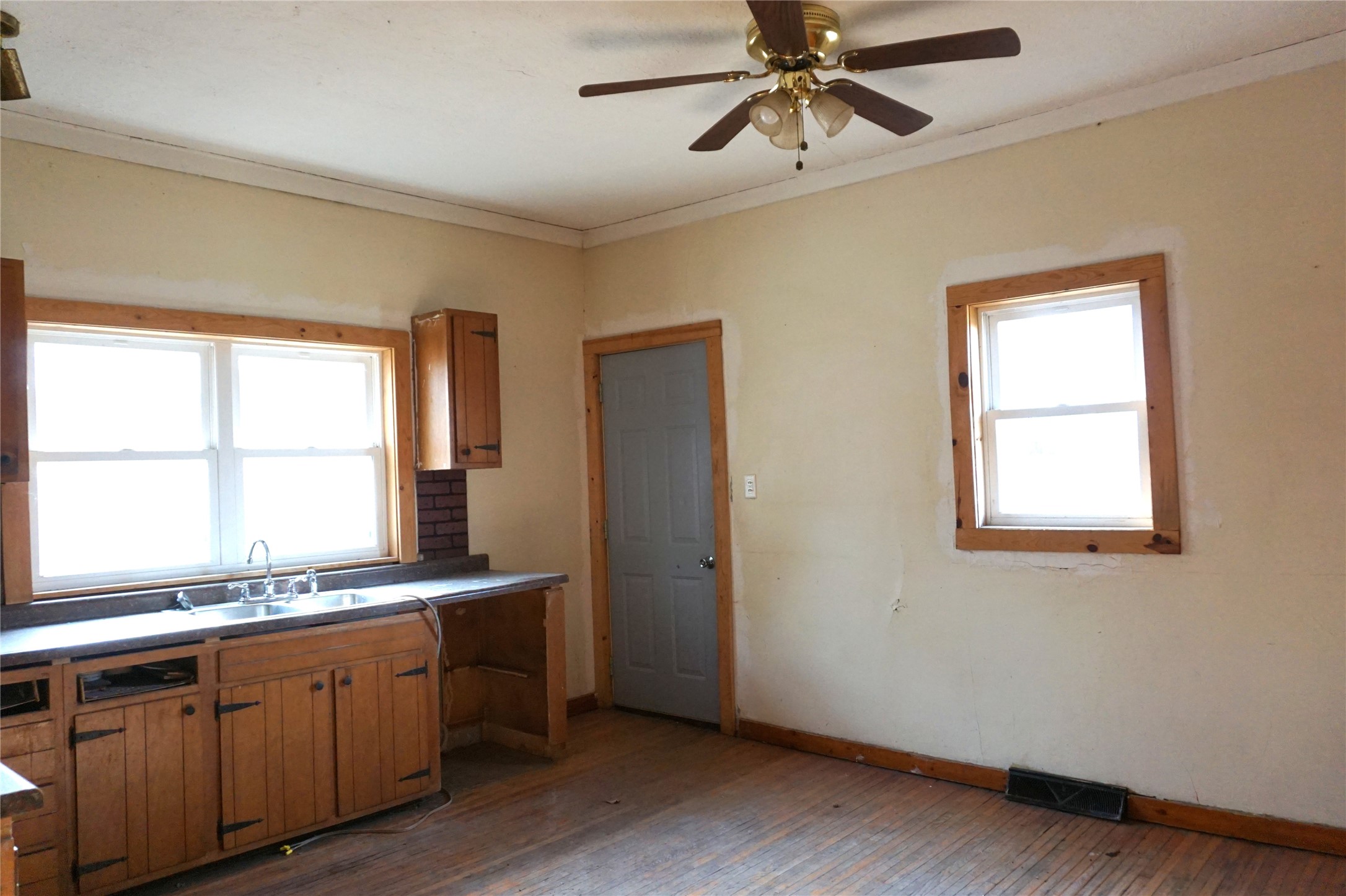 110 E Grade Street, Winterset, Iowa image 9