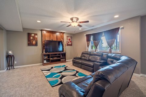 Single Family Residence in Waukee IA 655 Dellwood Drive 17.jpg