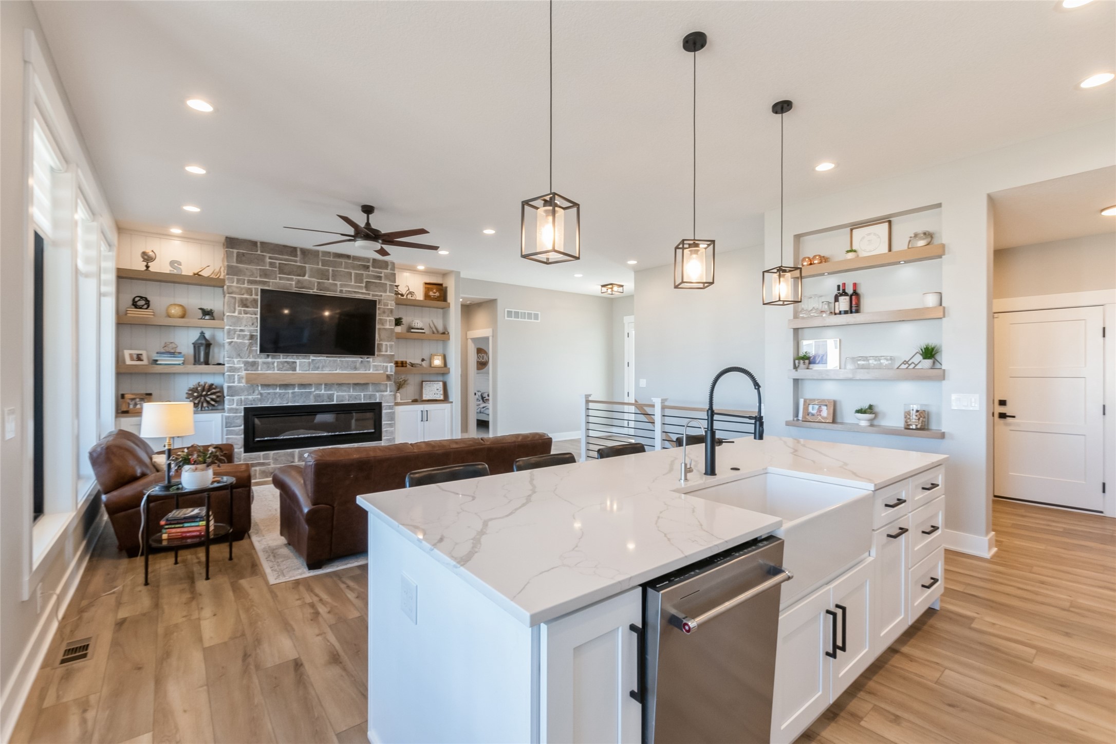 17965 Hammontree Circle, Clive, Iowa image 2