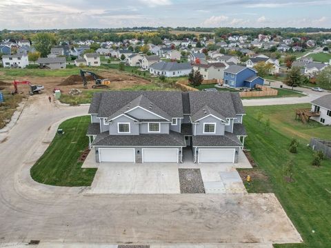 Condominium in Des Moines IA 7000 Lake Hill Drive.jpg