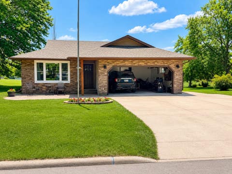 Homes For Sale - 903 E Monroe Street<br/> Mount Ayr, IA 50854