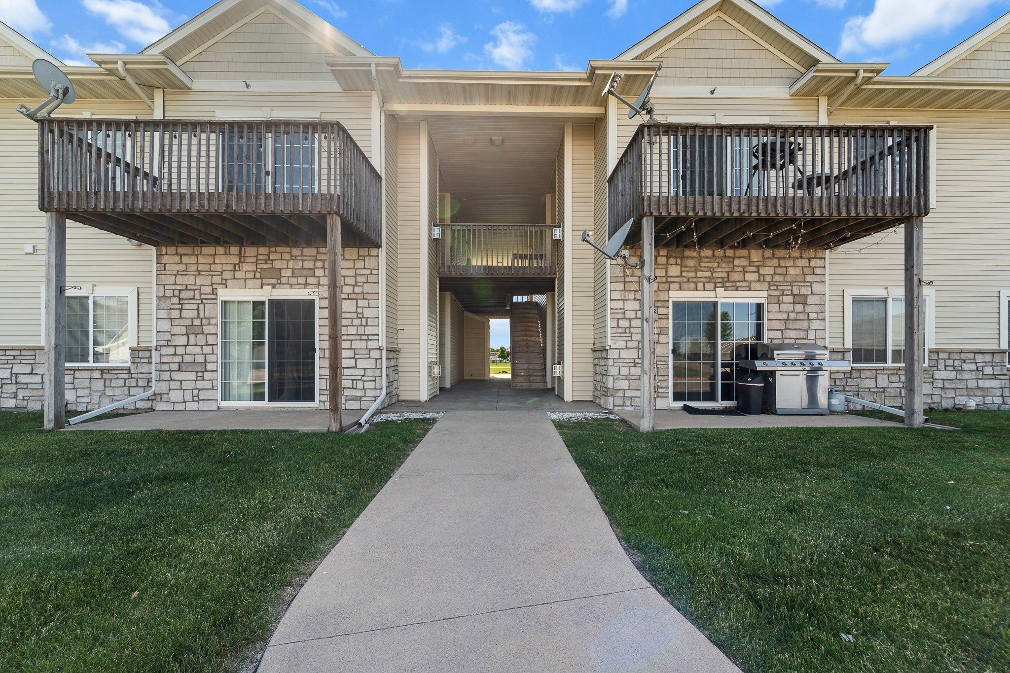 Photo 1 of 25 — 1632 NW Prairie Lakes Drive 2, Ankeny, IA 50023