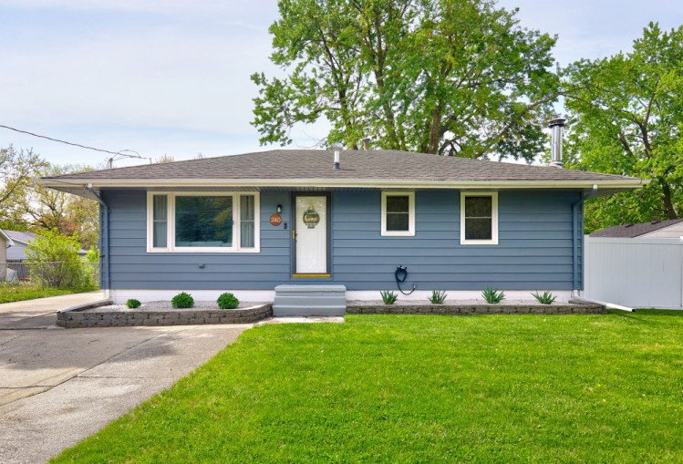 240 Bel Aire Drive, Waukee, Iowa image 2