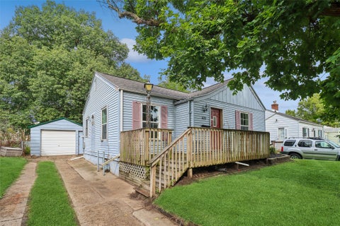 Homes For Sale - 4120 Cambridge Street<br/> Des Moines, IA 50313