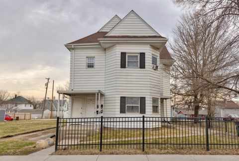 Homes For Sale - 1325 6th Avenue<br/> Des Moines, IA 50314
