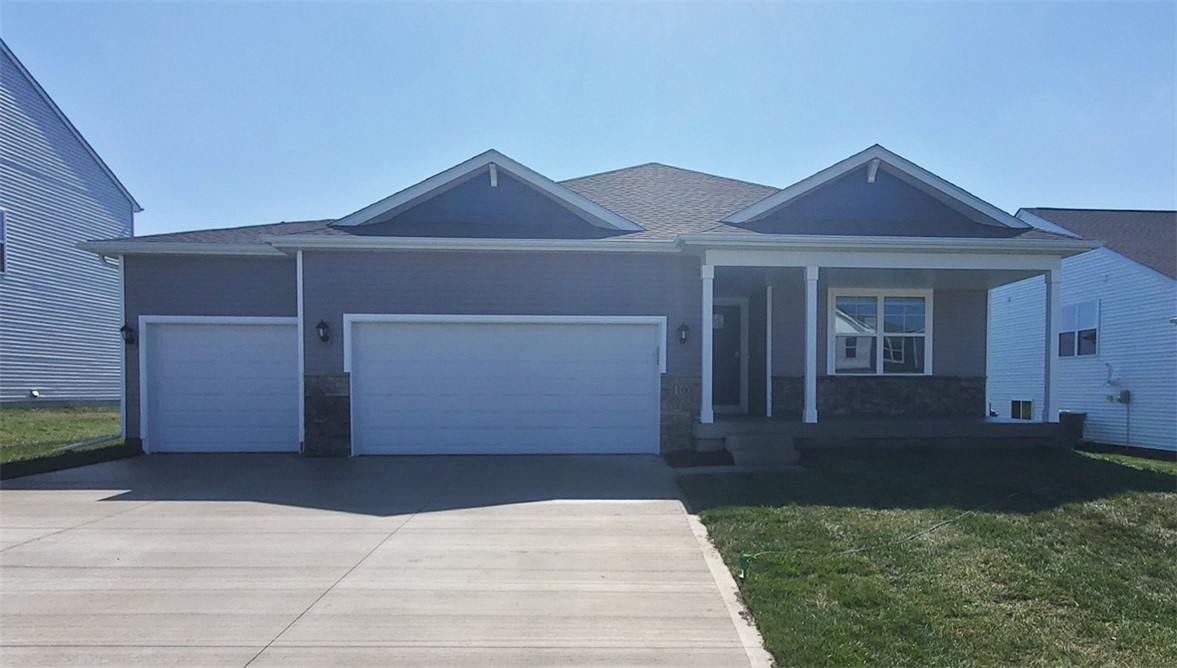 Photo 1 of 27 — 14412 Coyote Drive, Urbandale, IA 50323