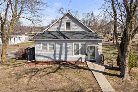 Homes For Sale - 30 W Pleasant Street<br/> Jasper County, Colfax, IA 50054