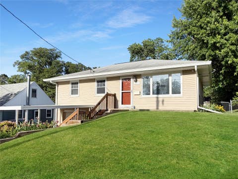 Homes For Sale - 3617 SW 2nd Street<br/> Des Moines, IA 50315