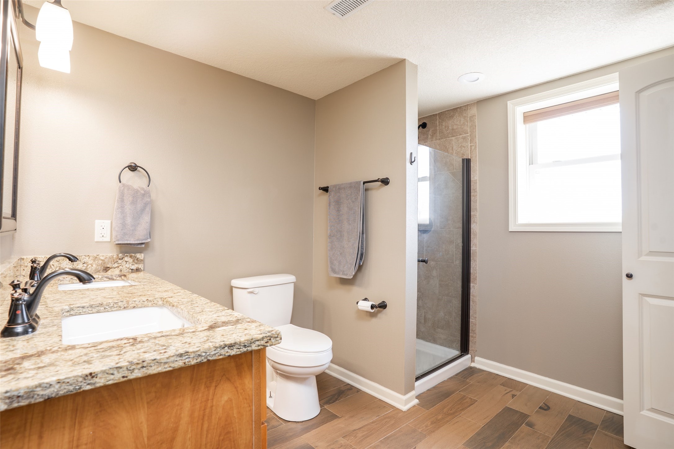 5070 Parkridge Avenue, Pleasant Hill, Iowa image 18