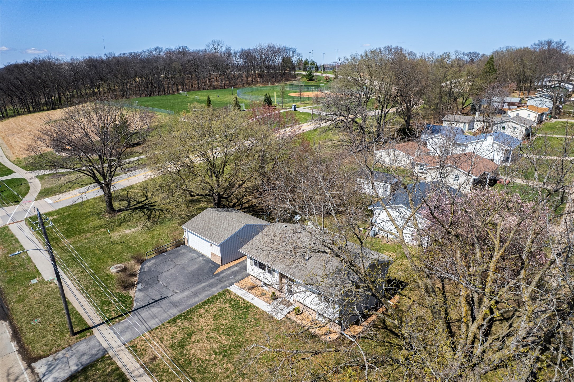 5070 Parkridge Avenue, Pleasant Hill, Iowa image 2