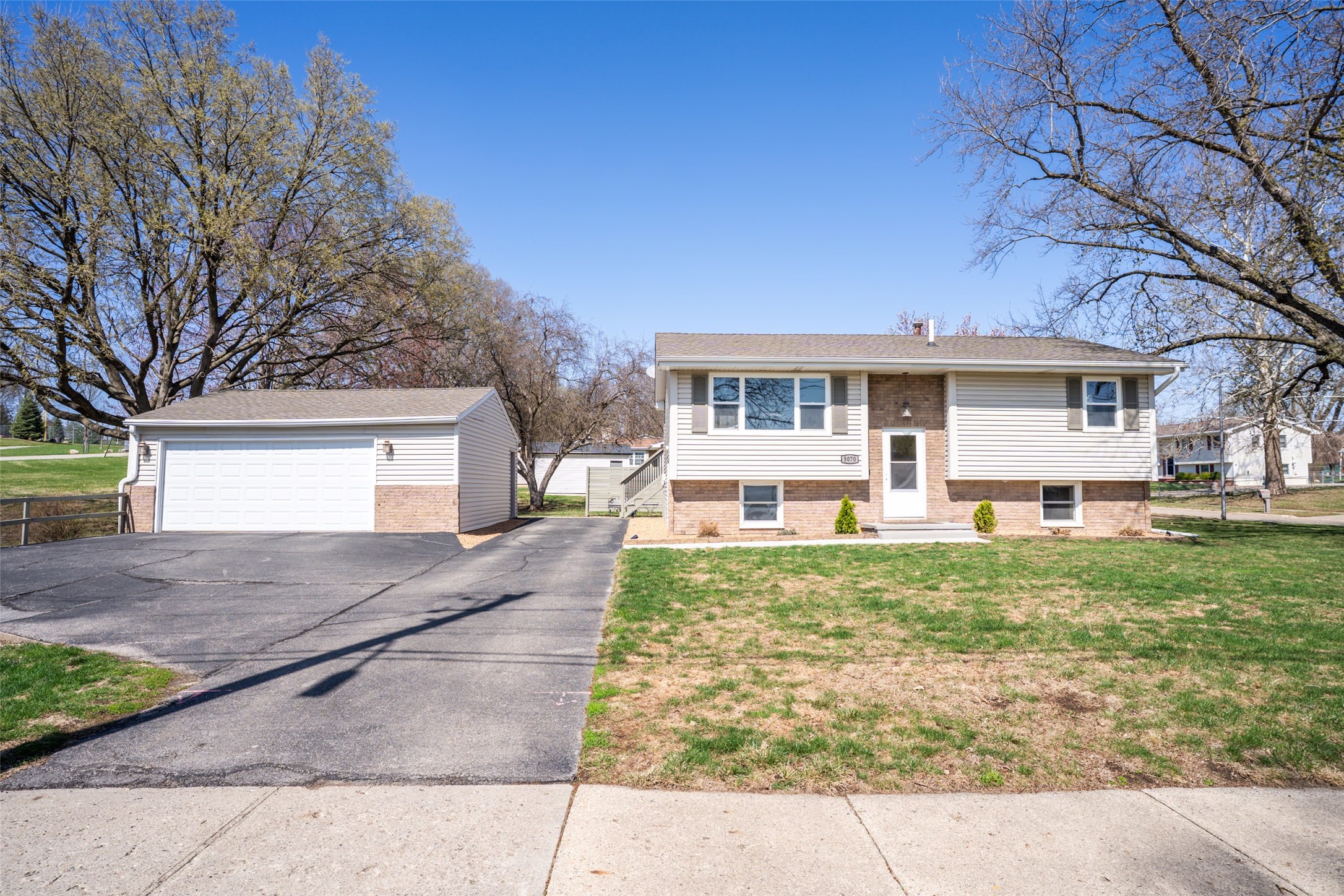 5070 Parkridge Avenue, Pleasant Hill, Iowa image 3