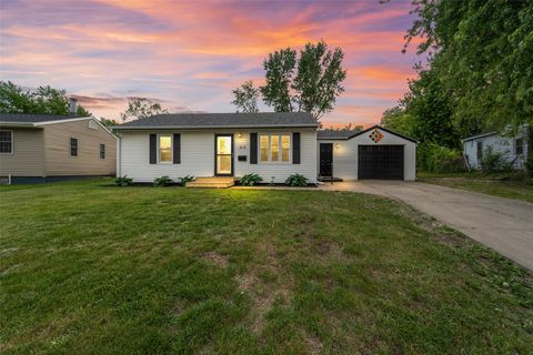 Homes For Sale - 613 E 26th Street<br/> Newton, IA 50208