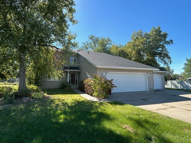 606 Mcdowell Circle, Grinnell, Iowa image 1