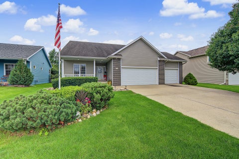 Homes For Sale - 210 21st Street<br/> Altoona, IA 50009