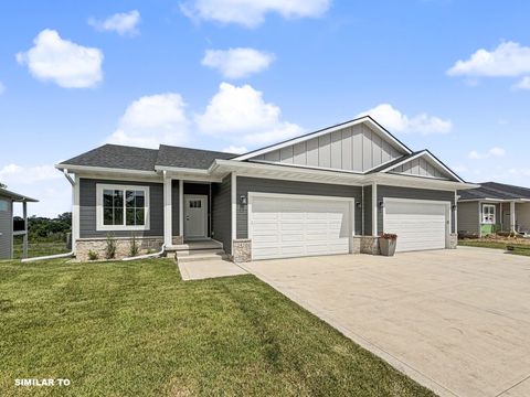 Homes For Sale - 2942 Lake Hill Drive<br/> Des Moines, IA 50320
