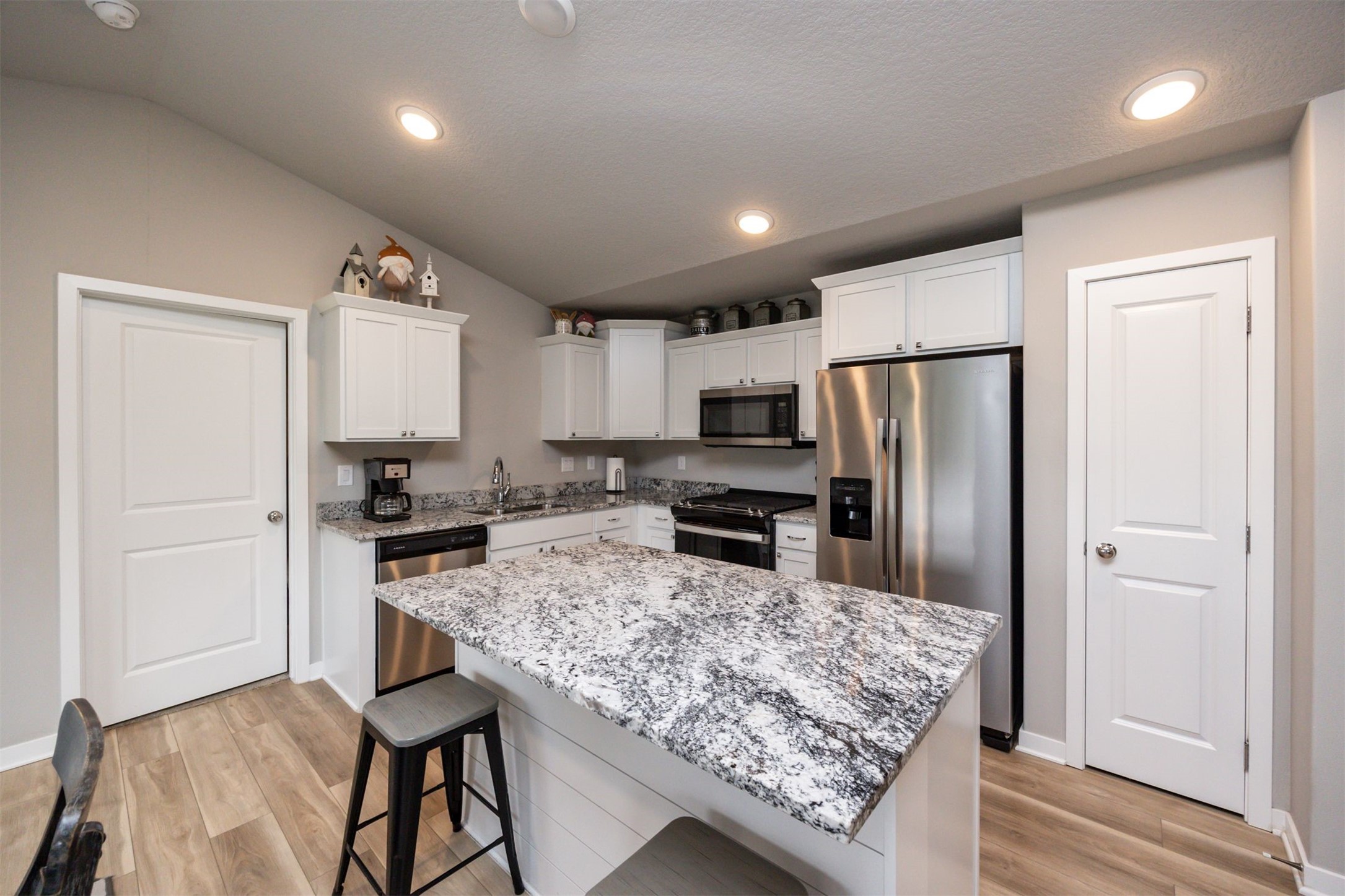 320 Wise Court, Mitchellville, Iowa image 2