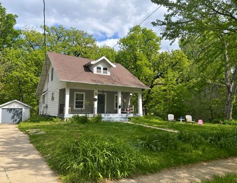 Homes For Sale - 1231 39th Street<br/> Des Moines, IA 50311