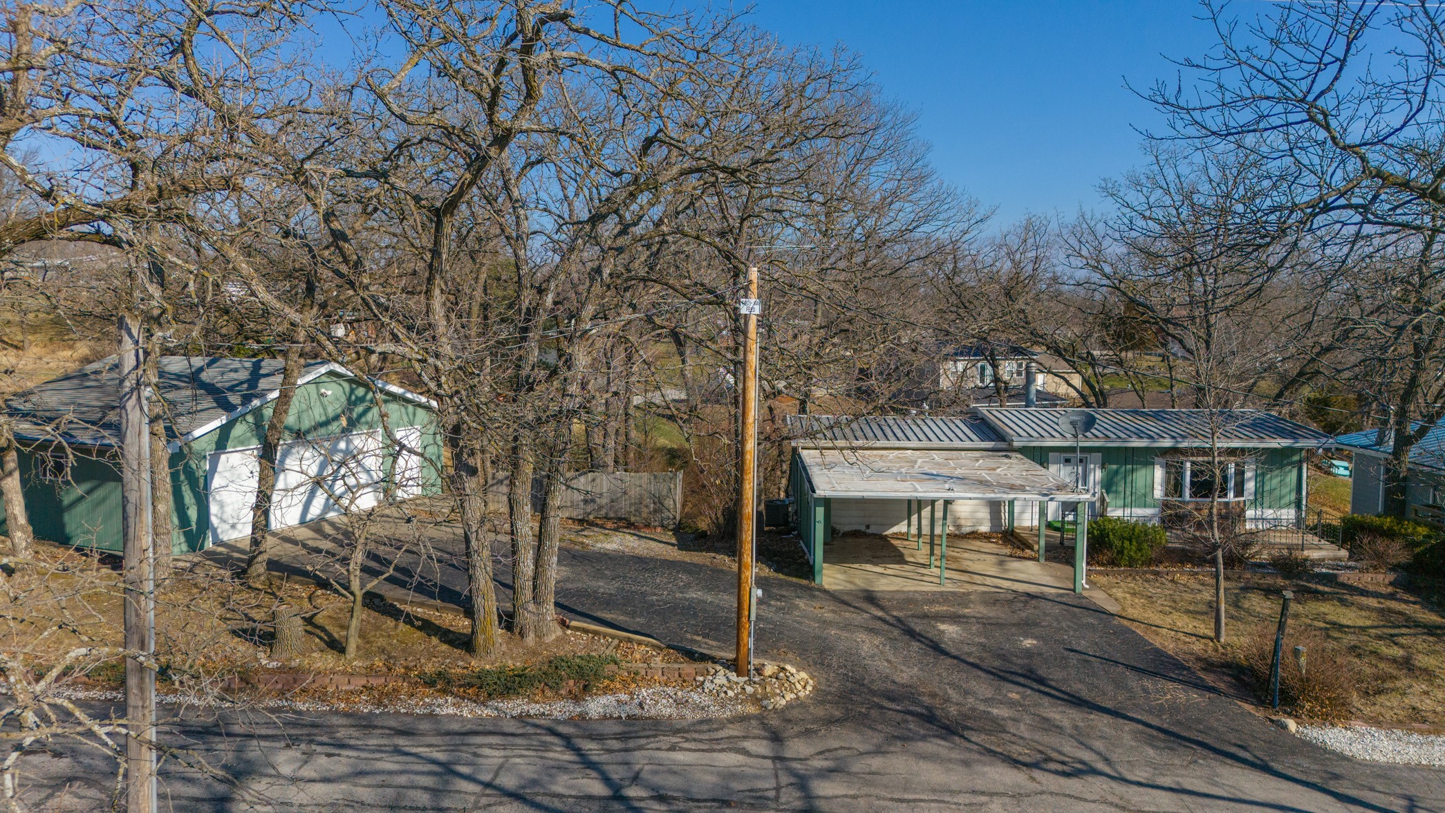 8103 Walts Point Drive, Dexter, Iowa image 3