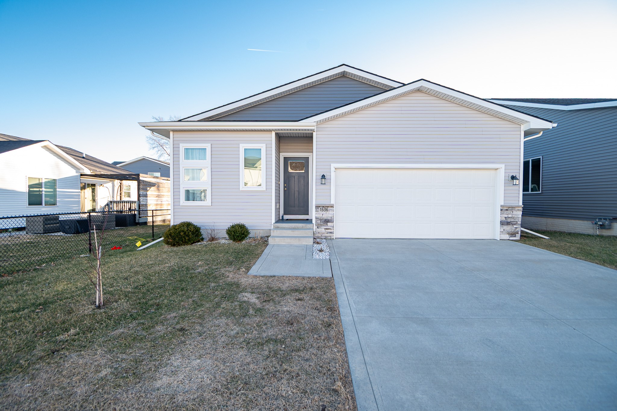 Photo 1 of 29 — 1536 High Road, Norwalk, IA 50211