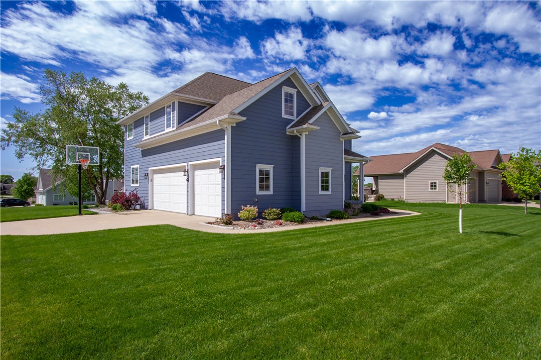 1001 Meadow Crest Drive, Pella, Iowa image 3