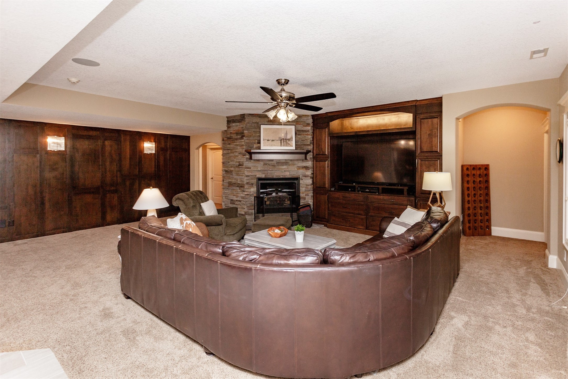 Urbandale, Iowa, 50323, United States, 6 Bedrooms Bedrooms, ,6 BathroomsBathrooms,Residential,Active,2021023