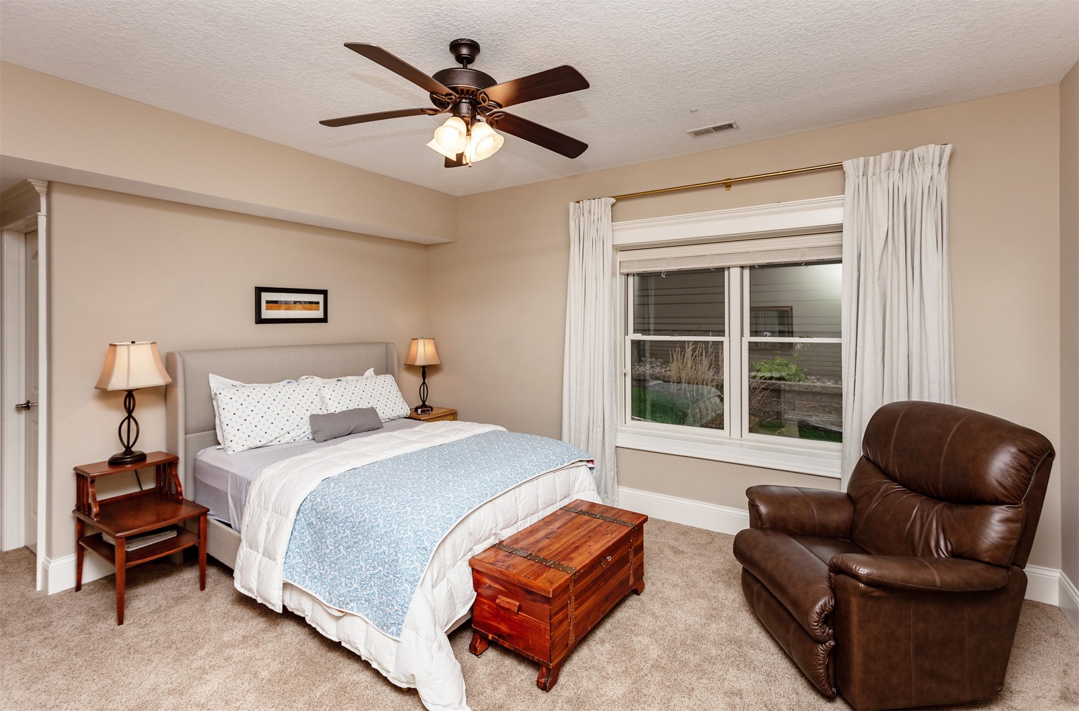 Urbandale, Iowa, 50323, United States, 6 Bedrooms Bedrooms, ,6 BathroomsBathrooms,Residential,Active,2021023