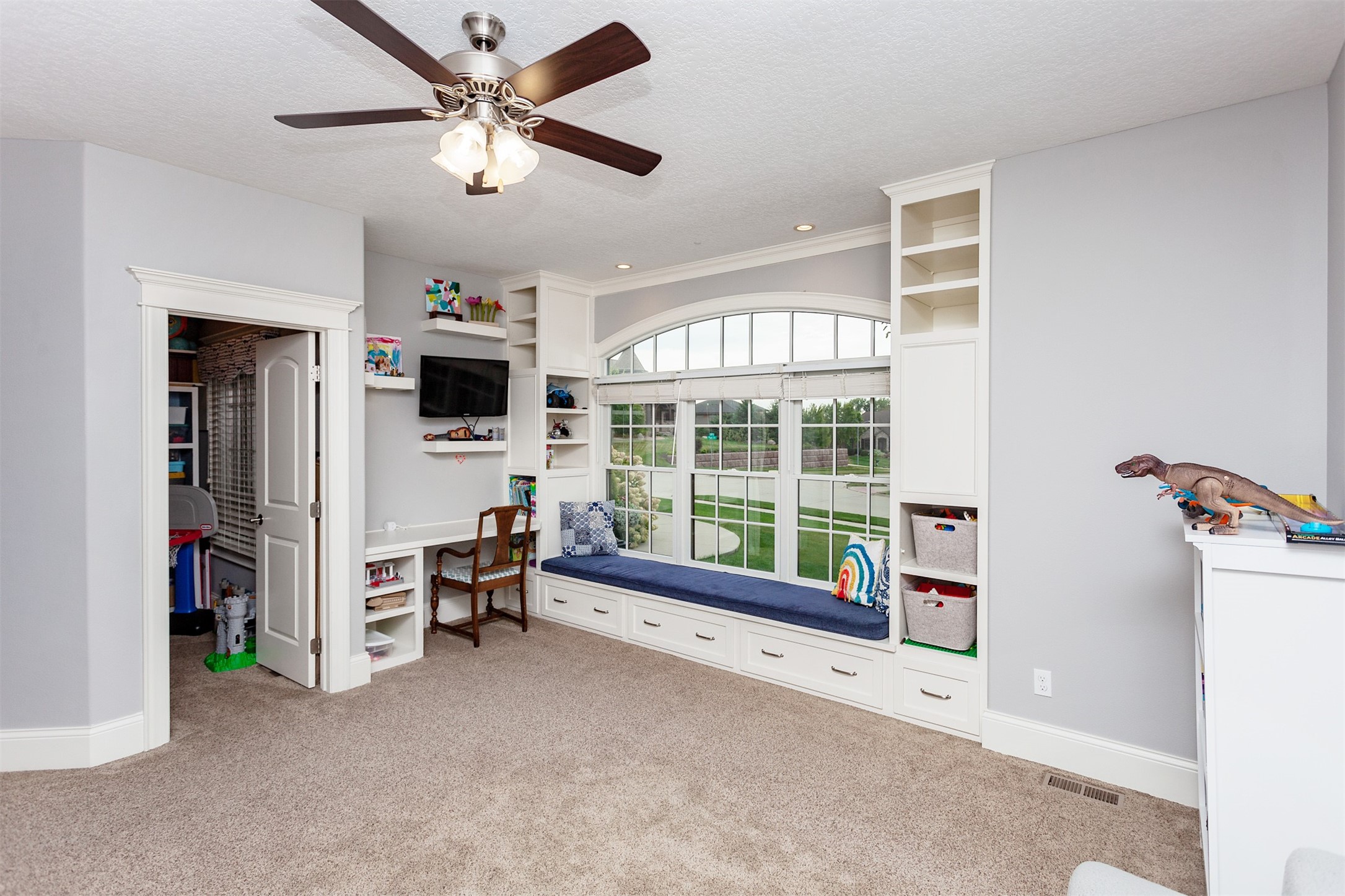 Urbandale, Iowa, 50323, United States, 6 Bedrooms Bedrooms, ,6 BathroomsBathrooms,Residential,Active,2021023