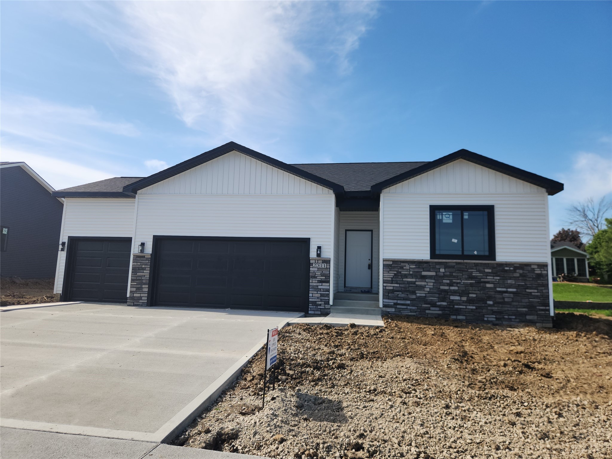 2311 N 8th Avenue, Newton, Iowa image 1