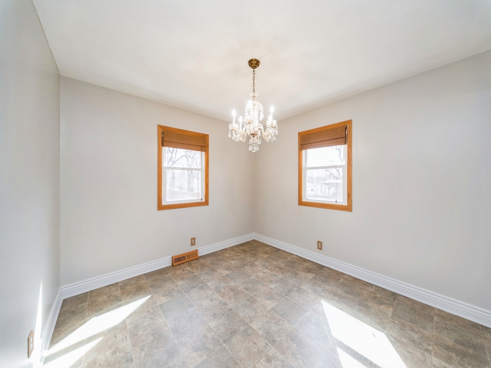 2021 69th Street, Windsor Heights, Iowa image 9